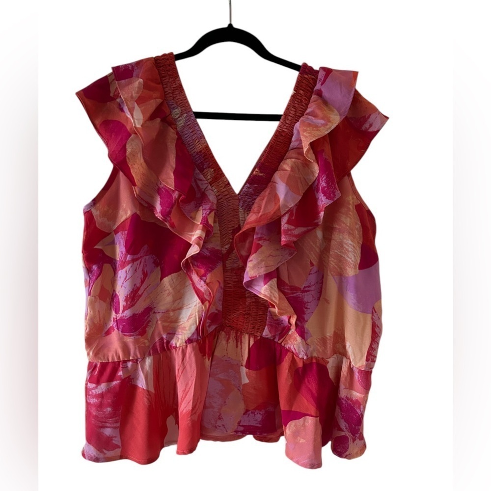 SOFIA XL floral V neck smocked frame ruffle top - Picture 3 of 10